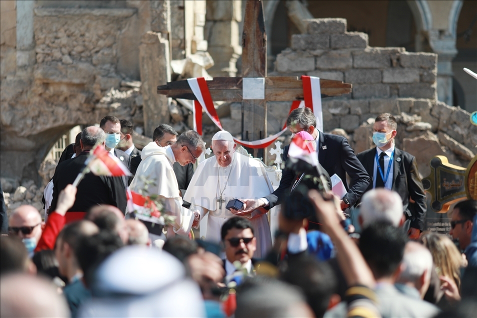 وسط ركام حرب الموصل.. بابا الفاتيكان يدعو إلى السلام