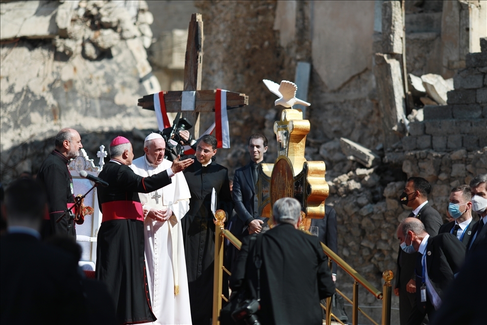 وسط ركام حرب الموصل.. بابا الفاتيكان يدعو إلى السلام