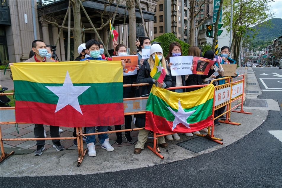 Tayvan'da göstericiler Myanmar'daki darbeyi protesto etti