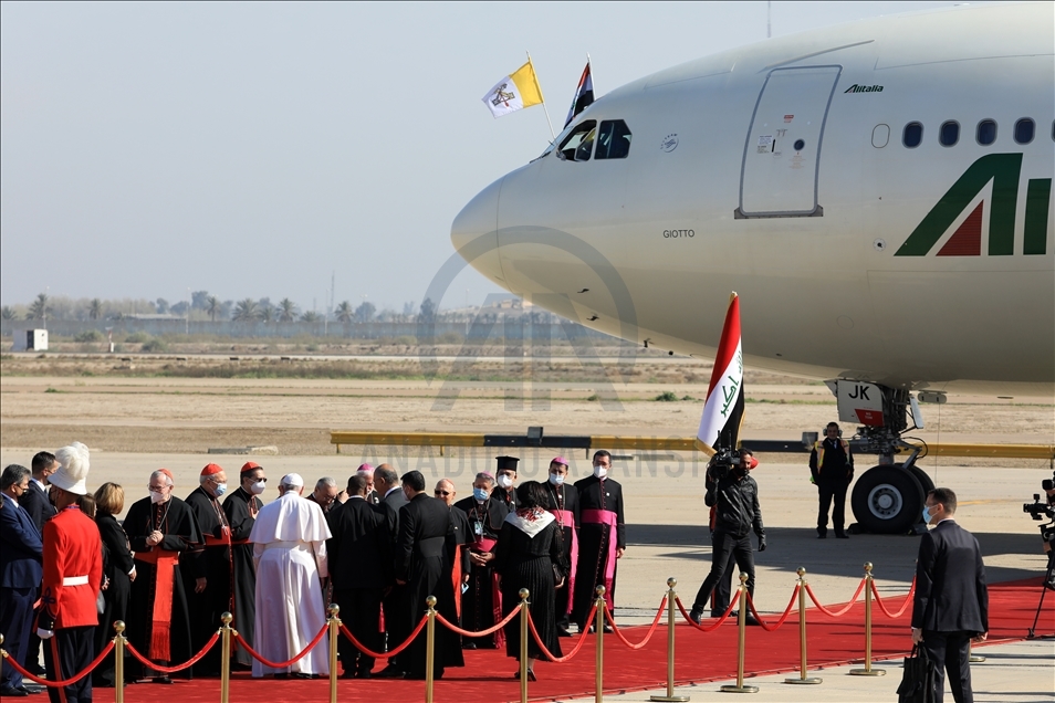 البابا يغادر بغداد بعد زيارة تاريخية للعراق