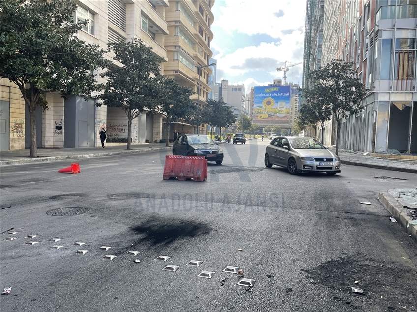 "إثنين الغضب".. محتجون يقطعون الطرق في أنحاء لبنان