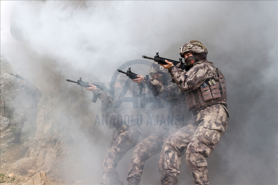 Las miembros del equipo de operaciones especiales de la Policía turca