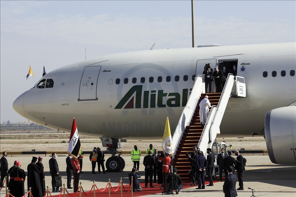 البابا يغادر بغداد بعد زيارة تاريخية للعراق