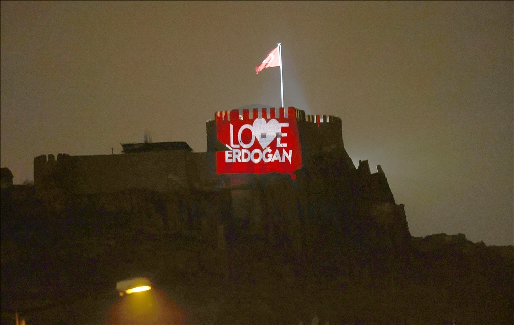 Ankara Kalesi'ne "Love Erdoğan" ışıklandırılması