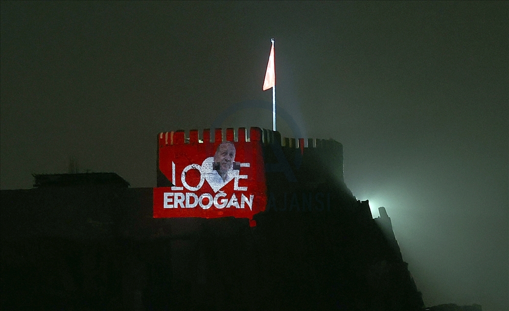 Ankara Kalesi'ne "Love Erdoğan" ışıklandırılması