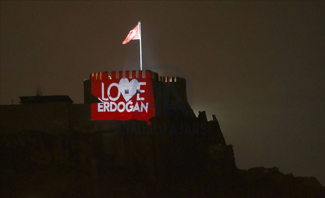 Ankara Kalesi'ne "Love Erdoğan" ışıklandırılması