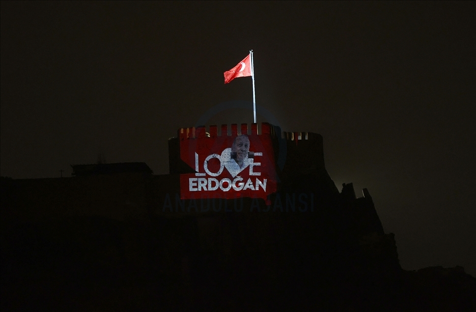 Ankara Kalesi'ne "Love Erdoğan" ışıklandırılması
