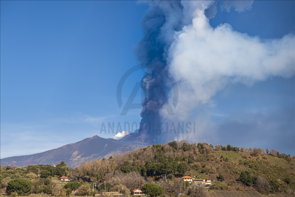 İtalya'da Etna yanardağında hareketlilik