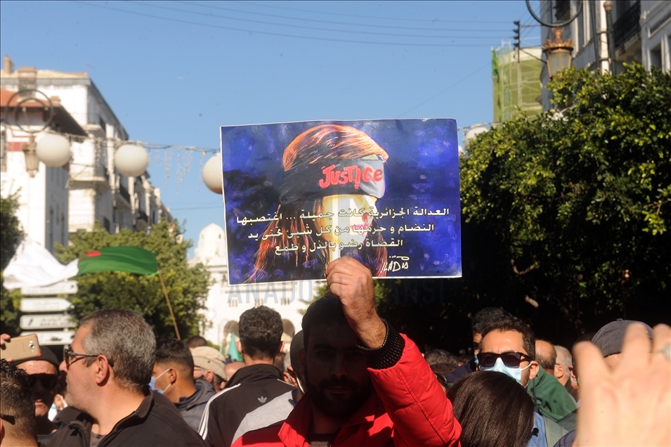 للجمعة الثالثة.. آلاف الجزائريين يطالبون بـ"تغيير شامل"
