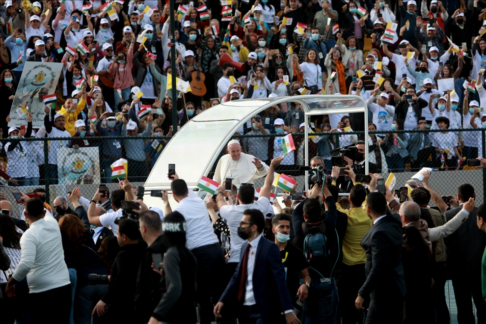 Papa, Erbil'deki Franso Hariri Stadyumu'nda ayine katıldı