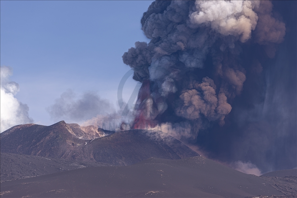 İtalya'da Etna yanardağında hareketlilik