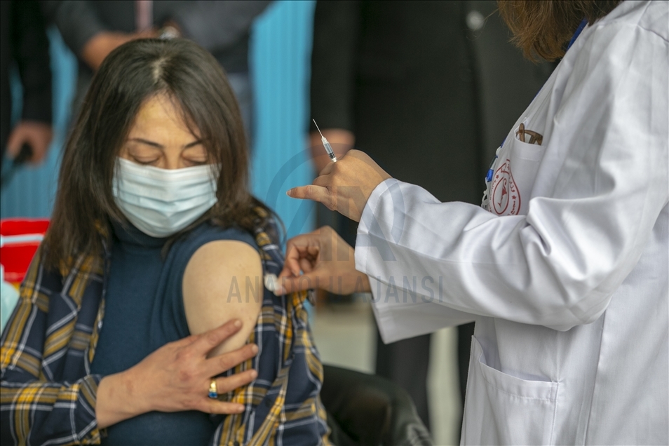باللقاح الروسي.. انطلاق حملة التطعيم ضد كورونا في تونس