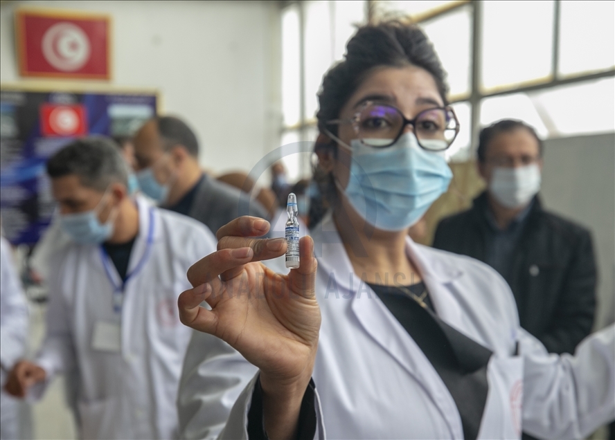 باللقاح الروسي.. انطلاق حملة التطعيم ضد كورونا في تونس