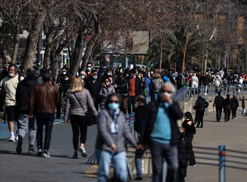 İstanbul'da "kısıtlamasız" ikinci cumartesi gününde sahillerde ve caddelerde hareketlilik gözlendi