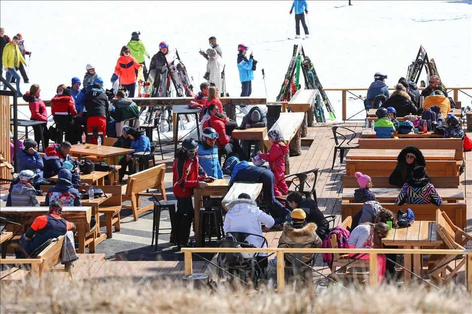 BiH: Na Bjelašnici skijanje i druženje na čistom zraku 