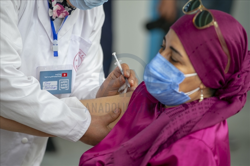 باللقاح الروسي.. انطلاق حملة التطعيم ضد كورونا في تونس