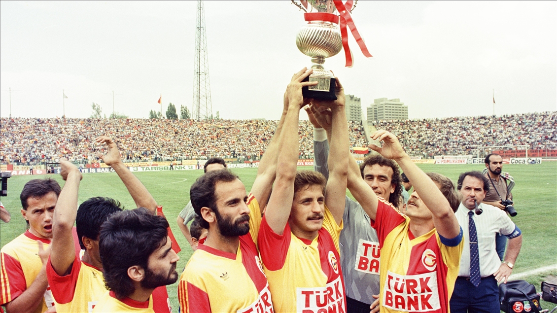 Galatasaray'ın unutulmaz futbolcusu Erhan Önal vefat etti