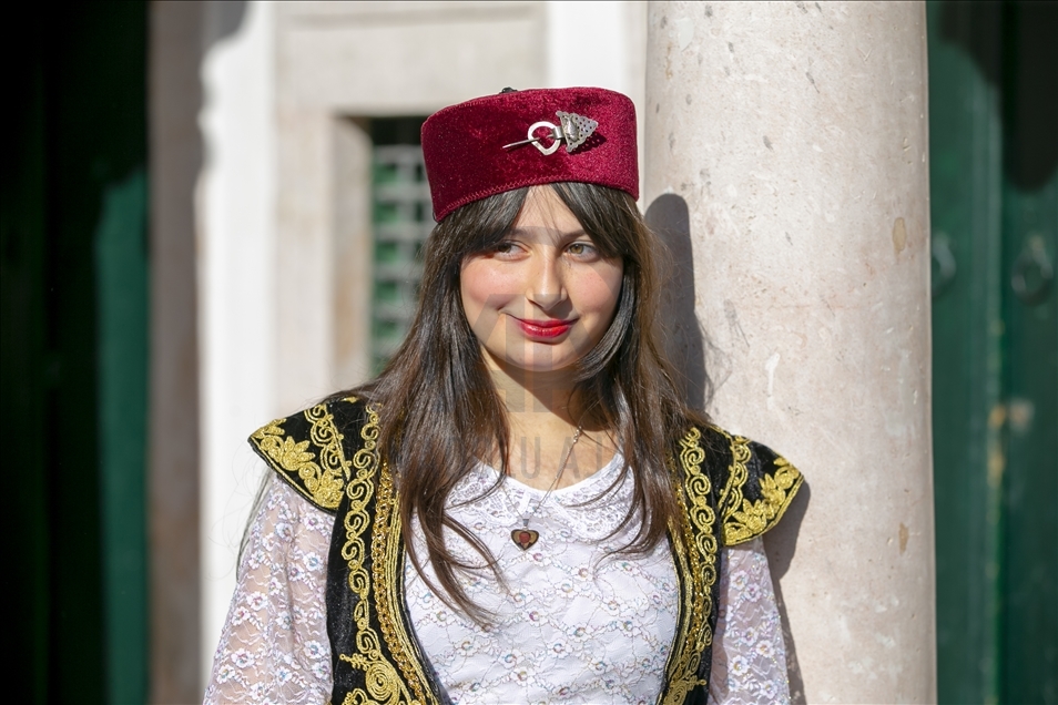 "Al-Kharjah", ou quand les Tunisiens et les Tunisiennes célèbrent l'habit  traditionnel.