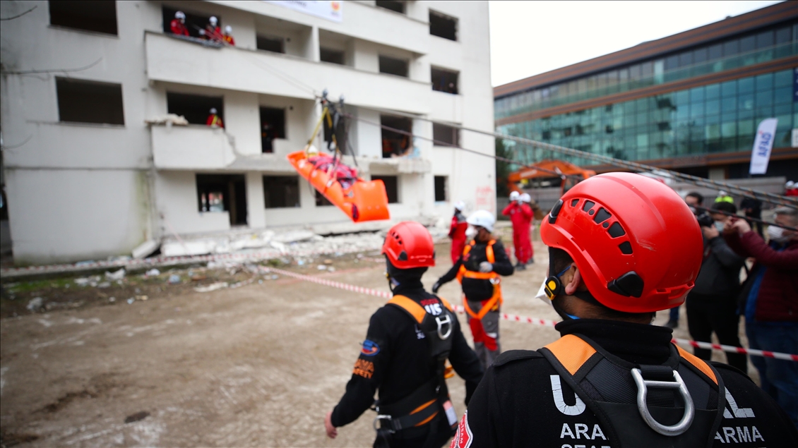 Düzce'de gerçeğini aratmayan deprem tatbikatı