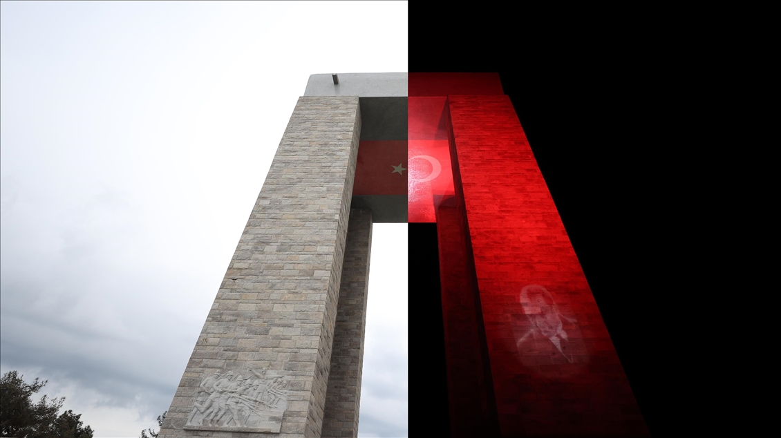 Day and night view of Canakkale Martyrs Monument