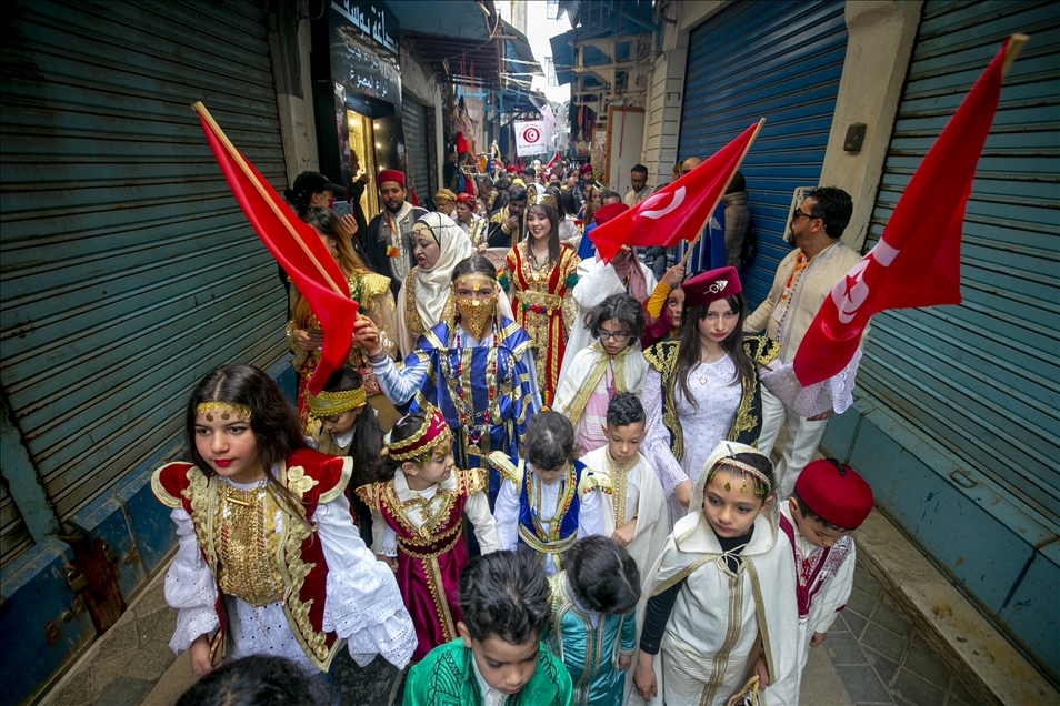 Tunus'ta "Geleneksel Kıyafet Günü" yürüyüşü
