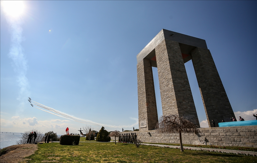 Türk Yıldızları'ndan 18 Mart Şehitleri Anma Günü ve Çanakkale Deniz Zaferi'nin 106. Yılı gösterisi
