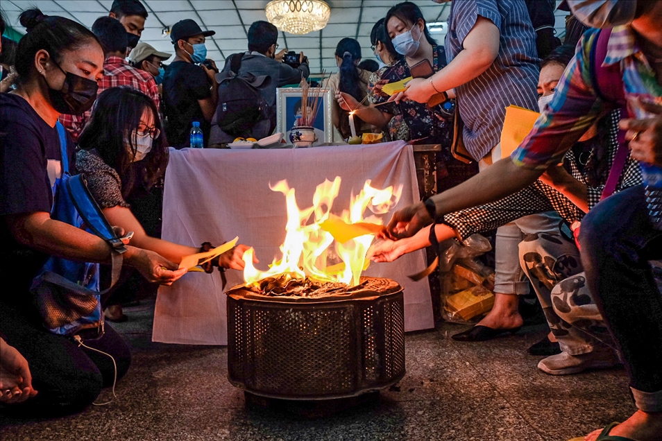 Myanmar'da gösterilere müdahale sonucu hayatını kaybeden tıp öğrencisi için cenaze töreni düzenlendi
