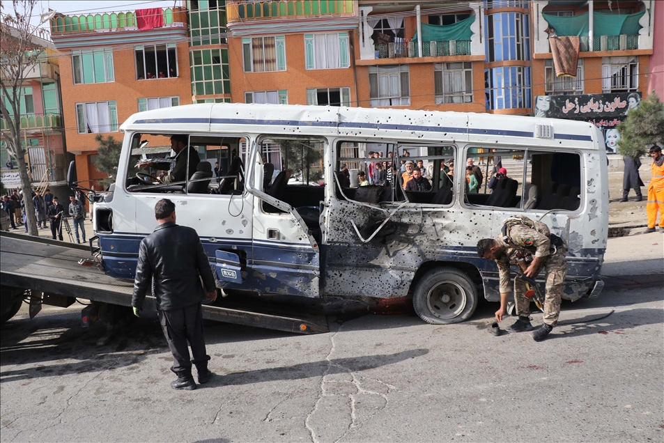 Kabil'de devlet memurlarını taşıyan minibüse bombalı saldırı: 4 ölü