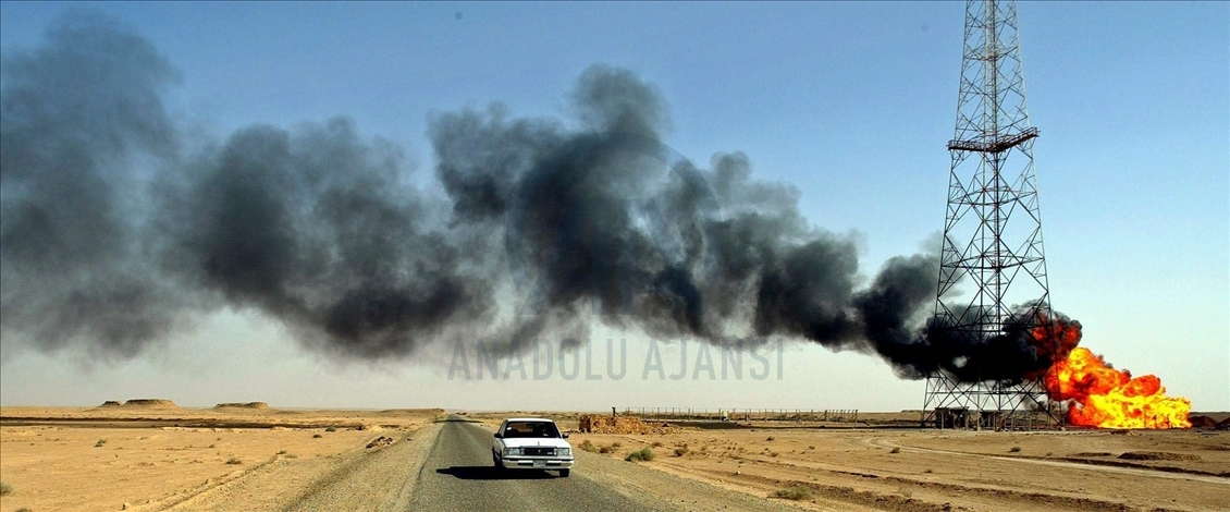 IRAQ - OIL PIPE ON FIRE