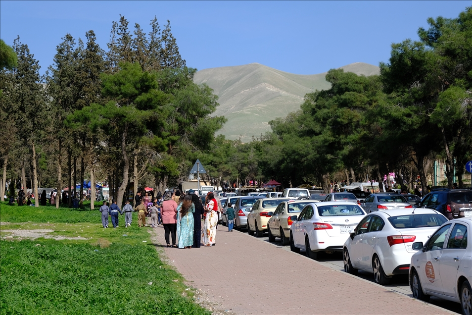 سلێمانی.. بەشداریکردنی ھاوڵاتییان لە ئاھەنگی ئاگری نەورۆز لە گردی مامەیارە