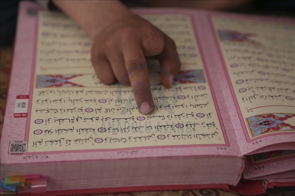 سوريا.. غارة للنظام ترعب الطفل محمد وتجبره على العكاز