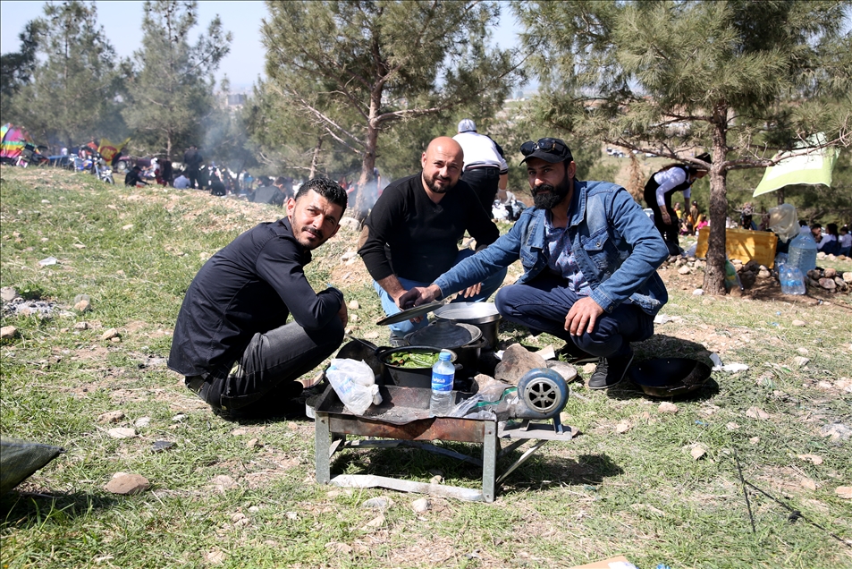 ھەولێر.. بەبۆنەی نەورۆز ھاووڵاتییان روویان لە دەرەوەی شار کرد