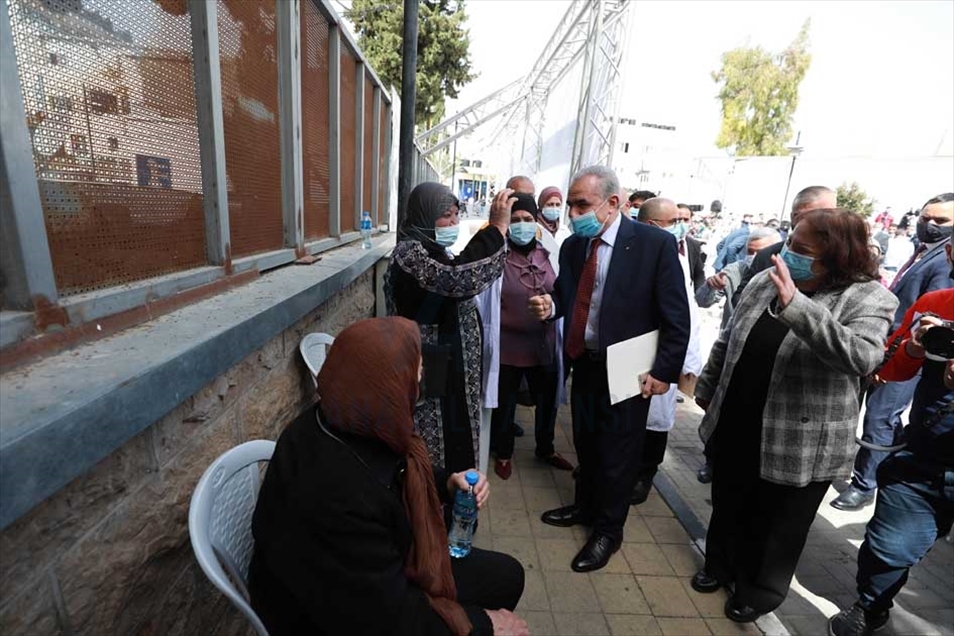 أعلن رئيس الوزراء الفلسطيني محمد ا