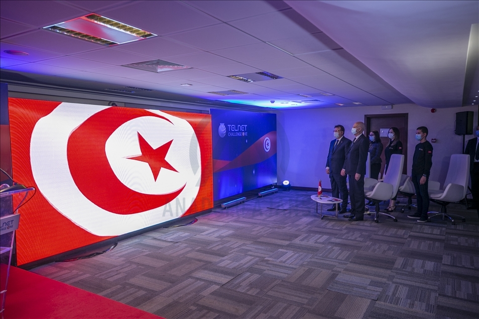 La Tunisie lance avec succès son premier satellite