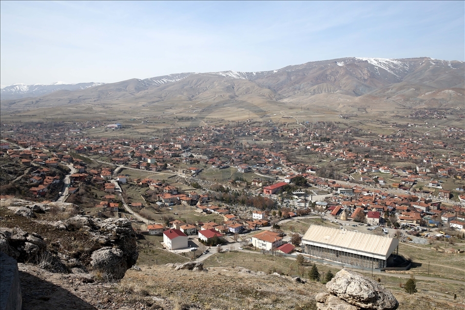 Divriği'deki Çaltı Çayı, yürüyüş yolu ve asma köprüleriyle turist çekecek