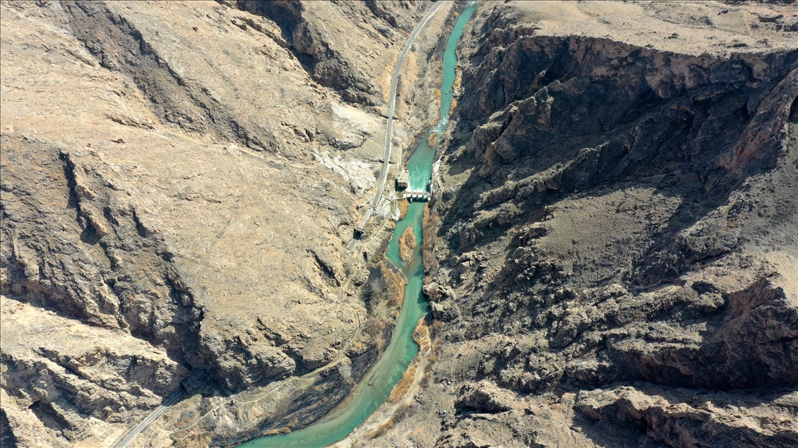 Divriği'deki Çaltı Çayı, yürüyüş yolu ve asma köprüleriyle turist çekecek