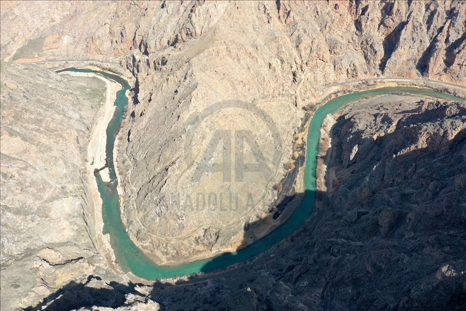 Divriği'deki Çaltı Çayı, yürüyüş yolu ve asma köprüleriyle turist çekecek