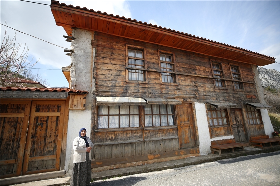 Antalya'nın tarihi "düğmeli evleri" özgün mimarisiyle hem yaşayanı hem de ziyaretçisini mutlu ediyor