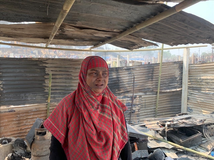 A huge fire swept through Rohingya refugee camps