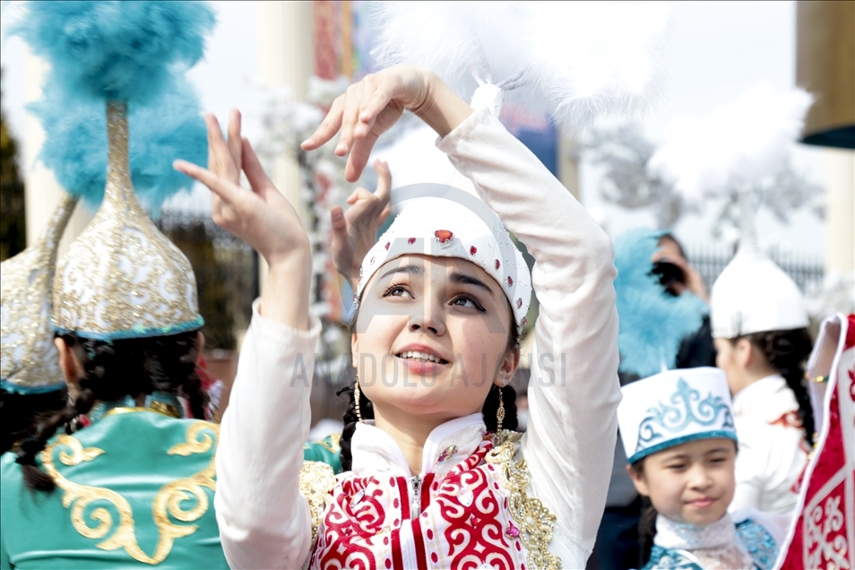 Kazakistan'ın Kazıgurt Dağı eteklerinde Nevruz Bayramı kutlandı