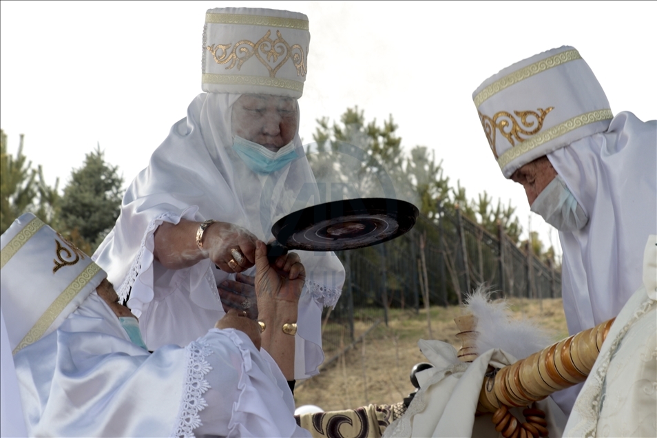 Kazakistan'ın Kazıgurt Dağı eteklerinde Nevruz Bayramı kutlandı