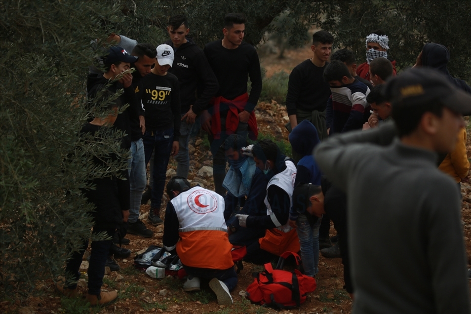 مستوطنون يقتحمون قمة جبل فلسطيني شمالي الضفة