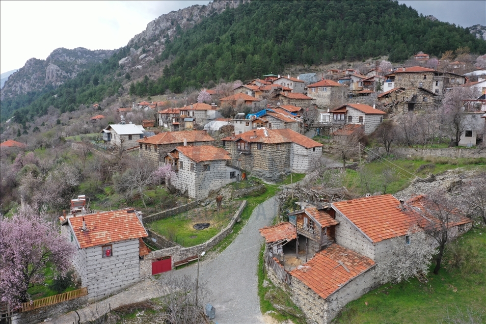 Antalya'nın tarihi "düğmeli evleri" özgün mimarisiyle hem yaşayanı hem de ziyaretçisini mutlu ediyor