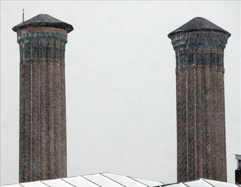 Erzurum'da aralıklarla kar yağışı etkili oldu