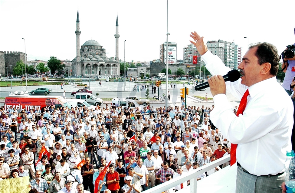 Vatan ve millet sevdalısı Muhsin Yazıcıoğlu vefatının 12. yılında anılıyor