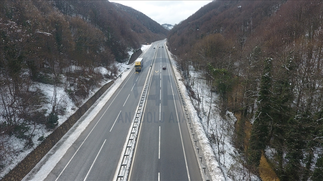Batı Karadeniz'de kar manzaraları kartpostallık görüntüler sunuyor