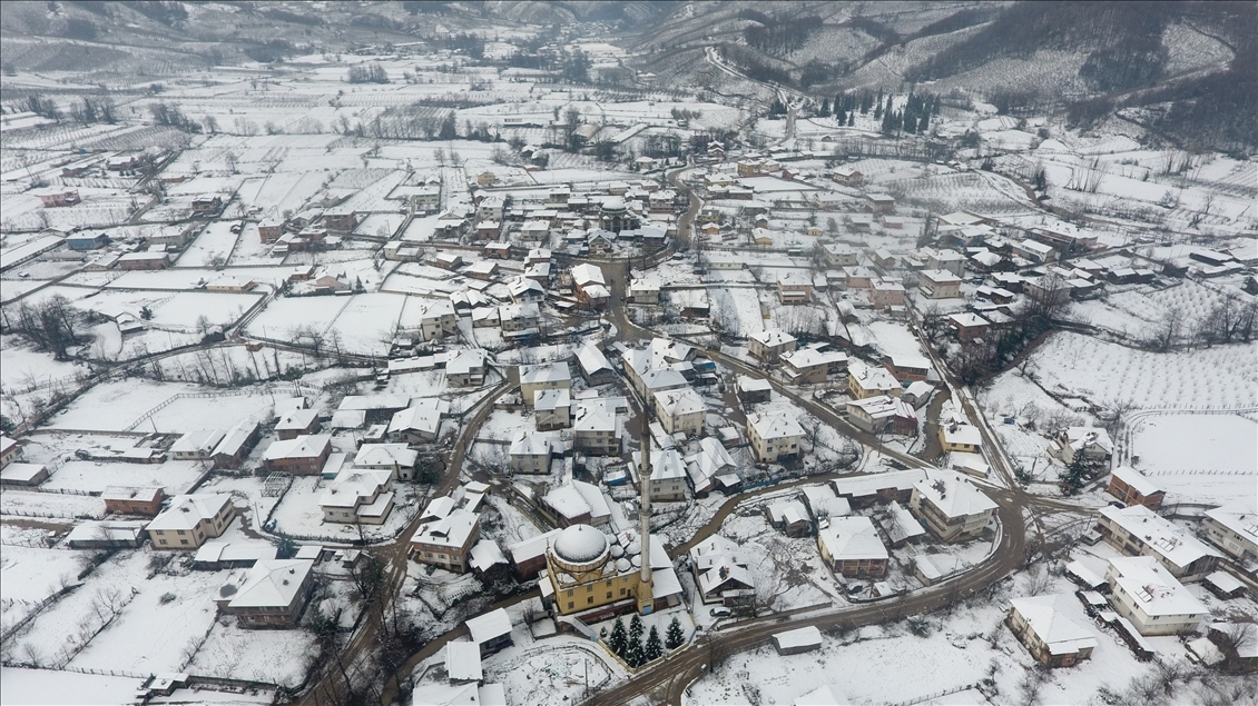 Batı Karadeniz'de kar manzaraları kartpostallık görüntüler sunuyor