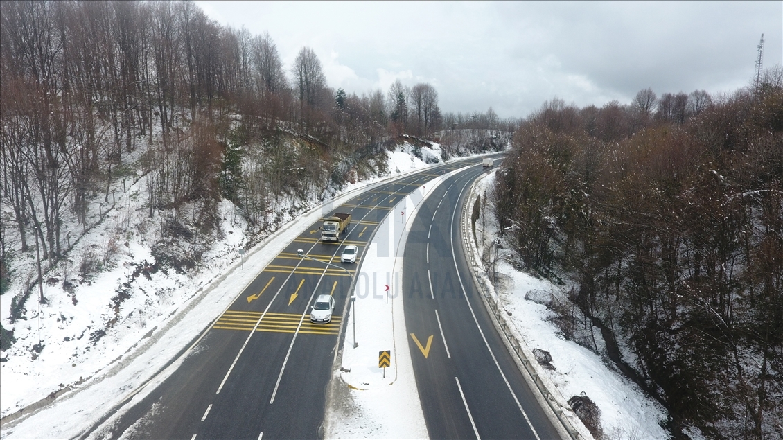 Batı Karadeniz'de kar manzaraları kartpostallık görüntüler sunuyor