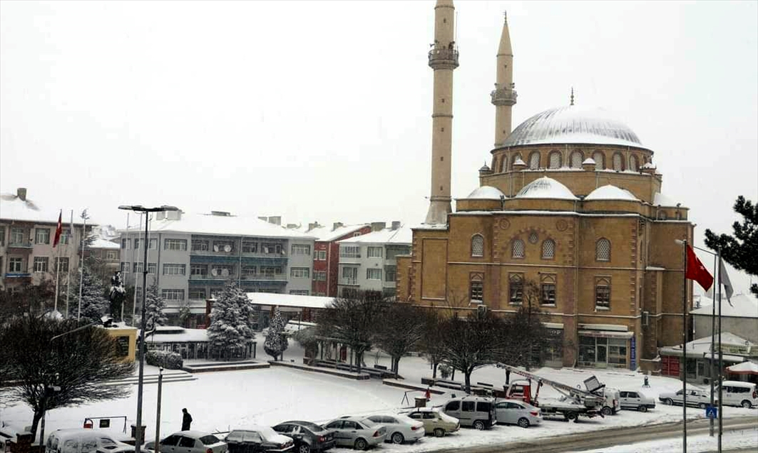 Kırıkkale, Sivas, Nevşehir, Yozgat ve Kırşehir'de kar yağışı etkili oldu