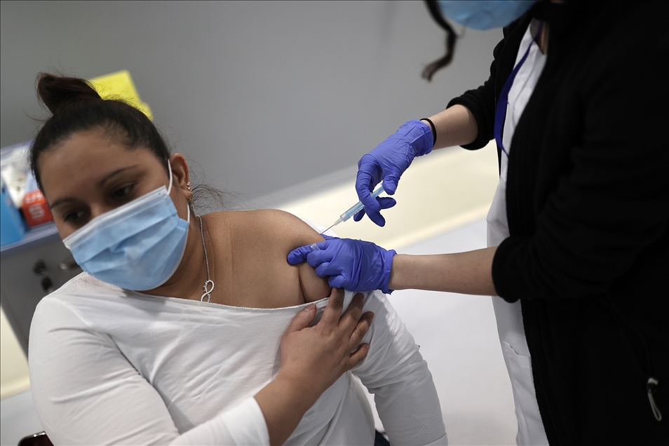 İspanya, AstraZeneca aşılarını yeniden kullanmaya başladı